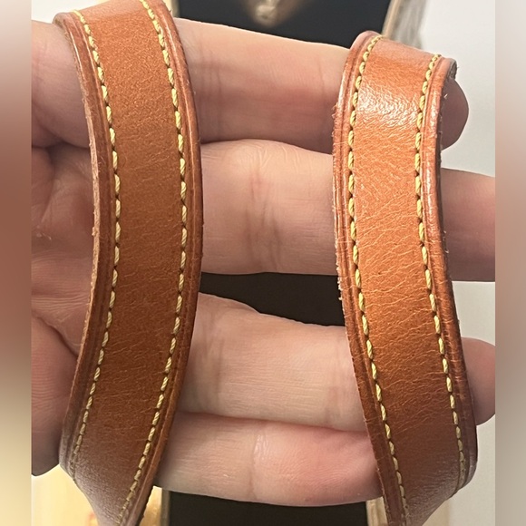 Louis Vuitton LV Reade PM Yellow Vernis Handbag- Vintage EUC - Picture 7 of 16